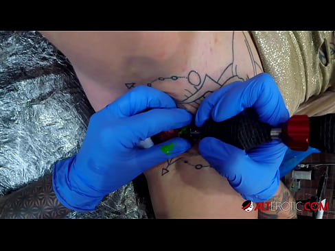 ❤️ Sully Savage, une chaudasse extrêmement tatouée, s'est fait tatouer le clitoris. ❤️❌ Porno russe at porn fr.stroybassein.ru ﹏
